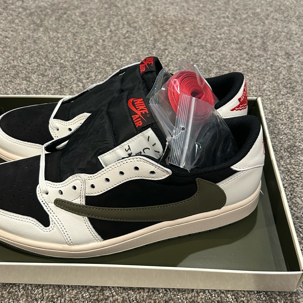 Travis Scott Air Jordan 1 Olive Low